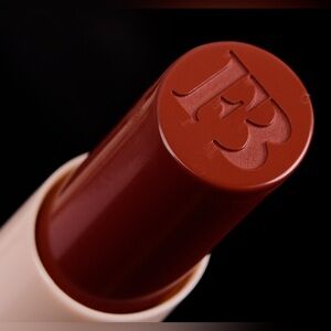 FENTY BEAUTY MATTEMOISELLE PLUSH MATTE LIPSTICK IN “SHAWTY”.